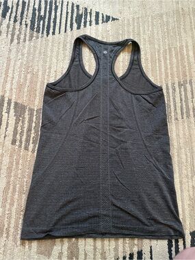 Lululemon Swiftly Tech Racerback tank top black  Size 8